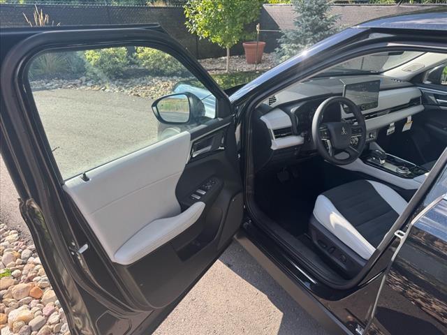 new 2025 Mitsubishi Outlander car, priced at $35,095