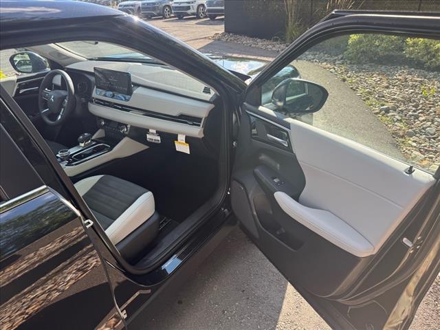 new 2025 Mitsubishi Outlander car, priced at $35,095