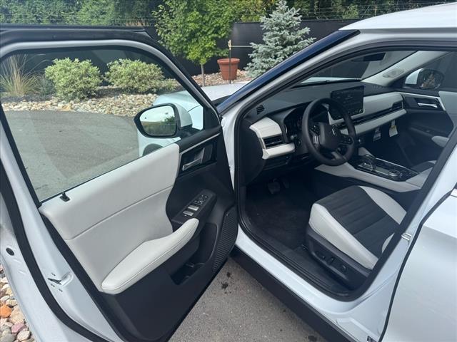 new 2025 Mitsubishi Outlander car, priced at $35,095