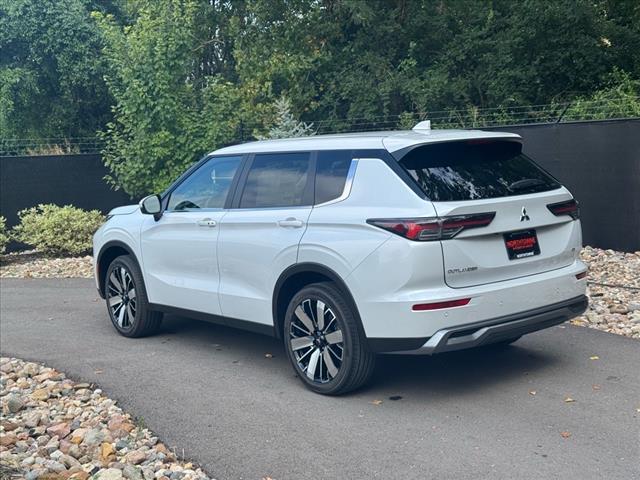 new 2025 Mitsubishi Outlander car, priced at $35,095