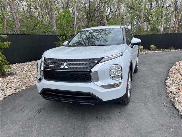 new 2024 Mitsubishi Outlander car, priced at $30,890