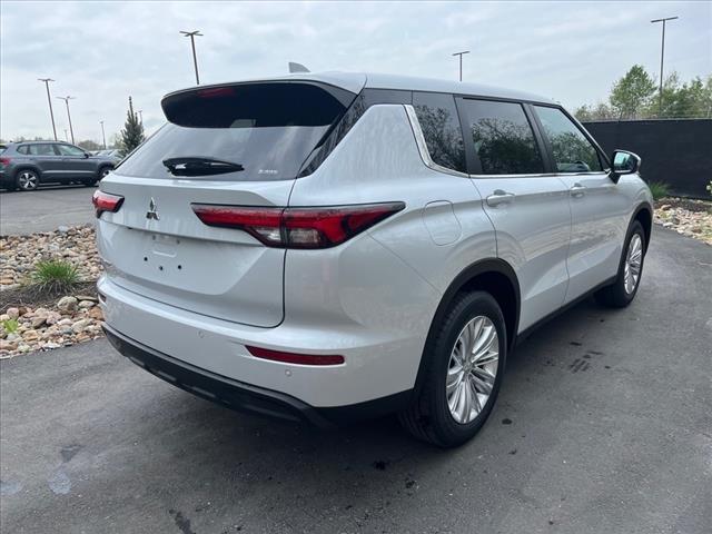 new 2024 Mitsubishi Outlander car, priced at $30,890