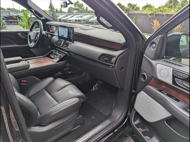 new 2024 Lincoln Navigator car, priced at $100,632