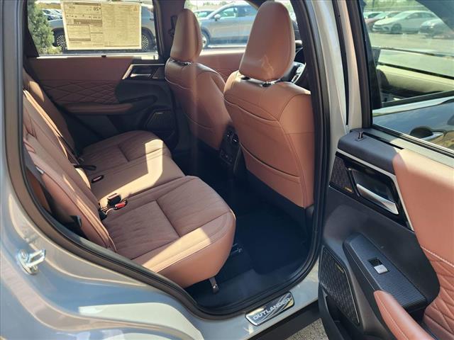 new 2025 Mitsubishi Outlander car, priced at $43,930