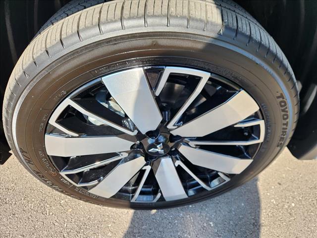 new 2025 Mitsubishi Outlander car, priced at $43,930