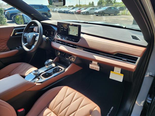 new 2025 Mitsubishi Outlander car, priced at $43,930