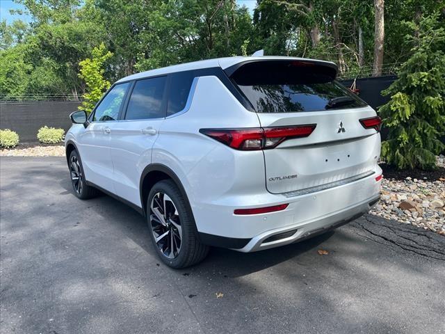 new 2024 Mitsubishi Outlander car, priced at $36,545