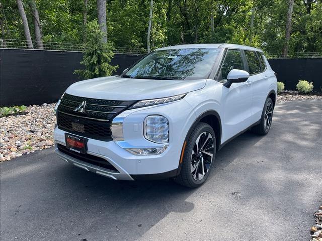 new 2024 Mitsubishi Outlander car, priced at $36,545