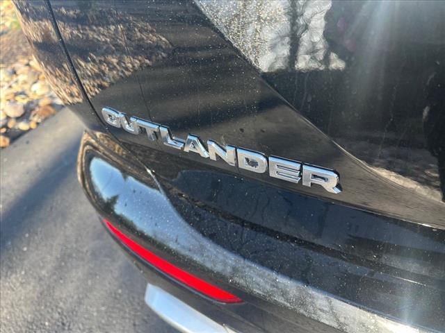 new 2024 Mitsubishi Outlander car, priced at $33,665