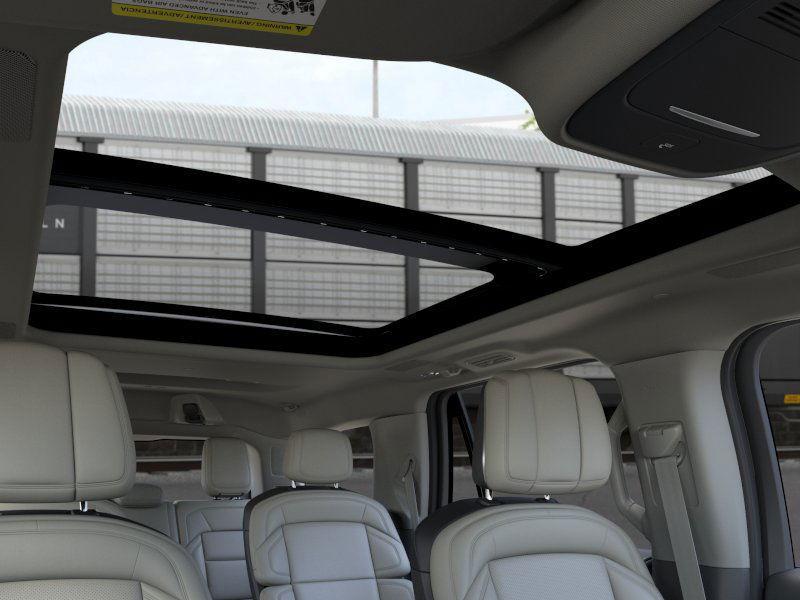new 2025 Lincoln Navigator car, priced at $106,685