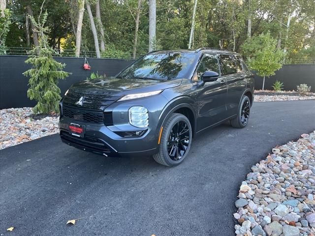 new 2024 Mitsubishi Outlander car, priced at $38,005