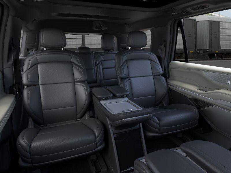 new 2025 Lincoln Navigator car, priced at $110,185