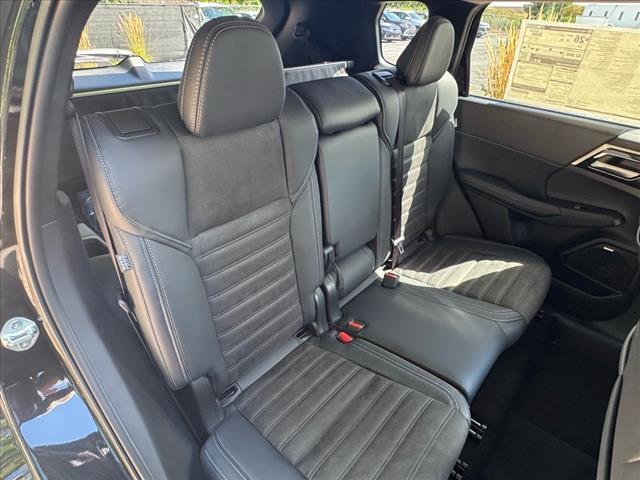 new 2025 Mitsubishi Outlander car, priced at $35,095