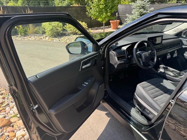 new 2025 Mitsubishi Outlander car, priced at $35,095