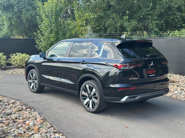 new 2025 Mitsubishi Outlander car, priced at $35,095