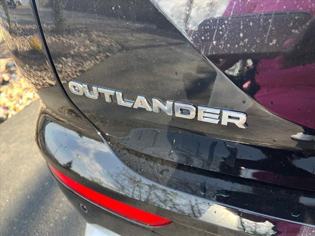 new 2024 Mitsubishi Outlander car, priced at $33,070