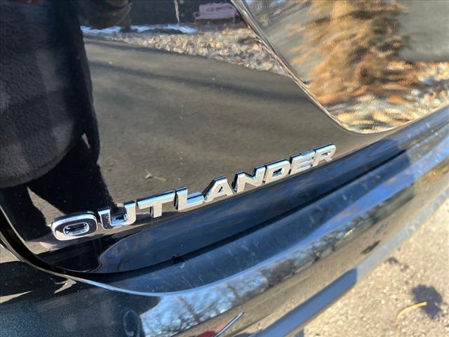 new 2024 Mitsubishi Outlander car, priced at $27,655