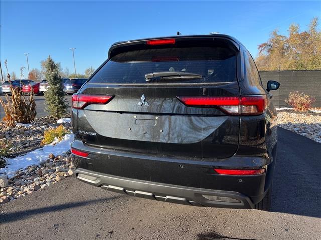 new 2024 Mitsubishi Outlander car, priced at $27,655