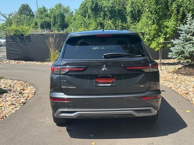 new 2025 Mitsubishi Outlander car, priced at $37,700