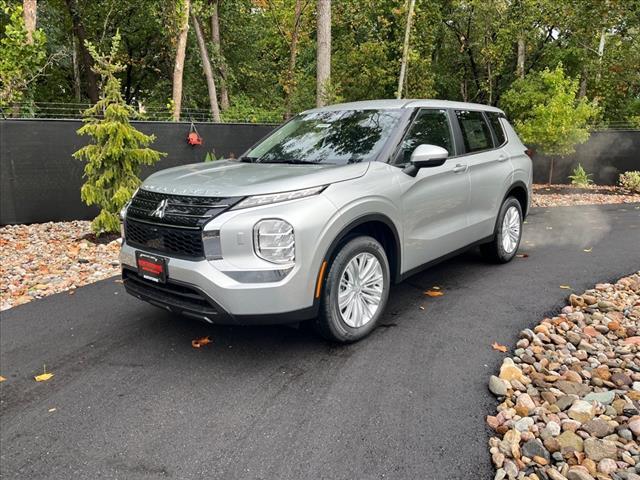 new 2024 Mitsubishi Outlander car, priced at $31,045