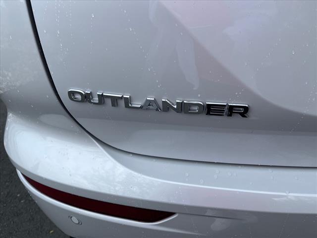 new 2024 Mitsubishi Outlander car, priced at $35,095