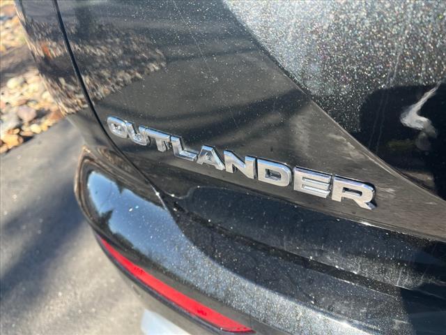 new 2024 Mitsubishi Outlander car, priced at $34,205