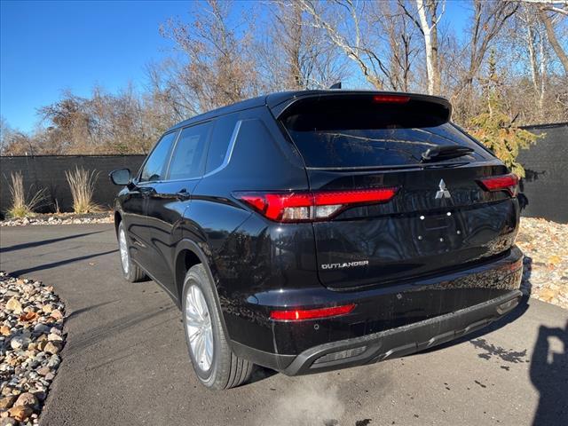 new 2024 Mitsubishi Outlander car, priced at $28,860