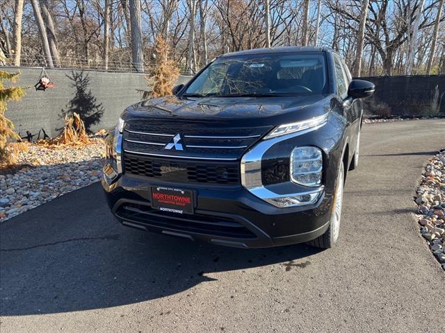 new 2024 Mitsubishi Outlander car, priced at $28,860