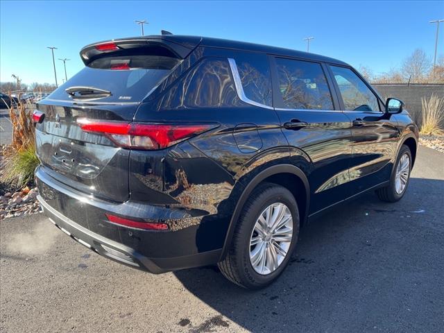 new 2024 Mitsubishi Outlander car, priced at $28,860