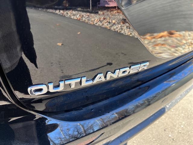 new 2024 Mitsubishi Outlander car, priced at $28,860