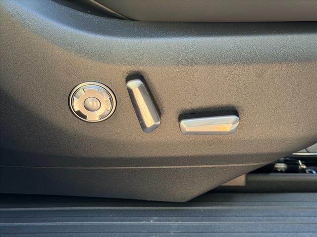 new 2025 Lincoln Navigator car, priced at $107,085