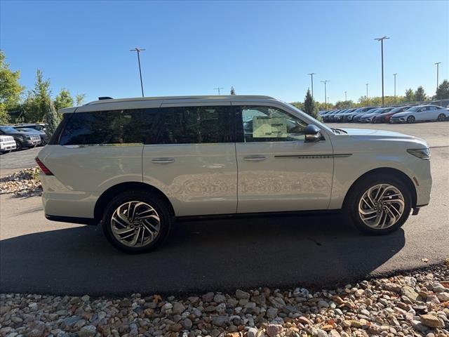 new 2025 Lincoln Navigator car, priced at $107,085