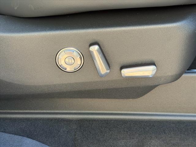 new 2025 Lincoln Navigator car, priced at $107,085