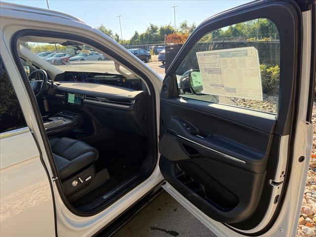 new 2025 Lincoln Navigator car, priced at $107,085