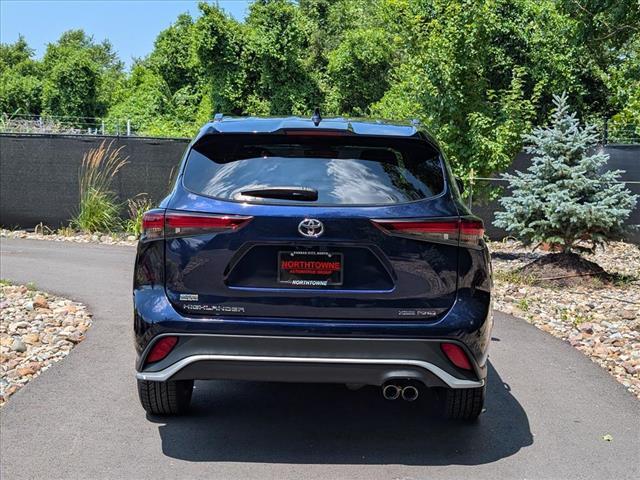 used 2024 Toyota Highlander car, priced at $42,900