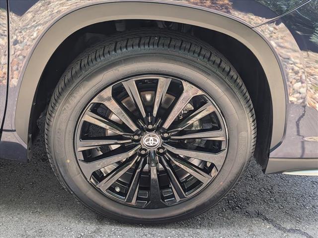 used 2024 Toyota Highlander car, priced at $42,900