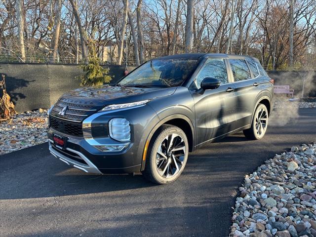 new 2024 Mitsubishi Outlander car, priced at $32,290