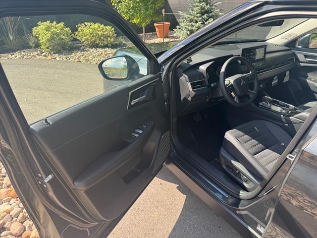 new 2025 Mitsubishi Outlander car, priced at $34,500