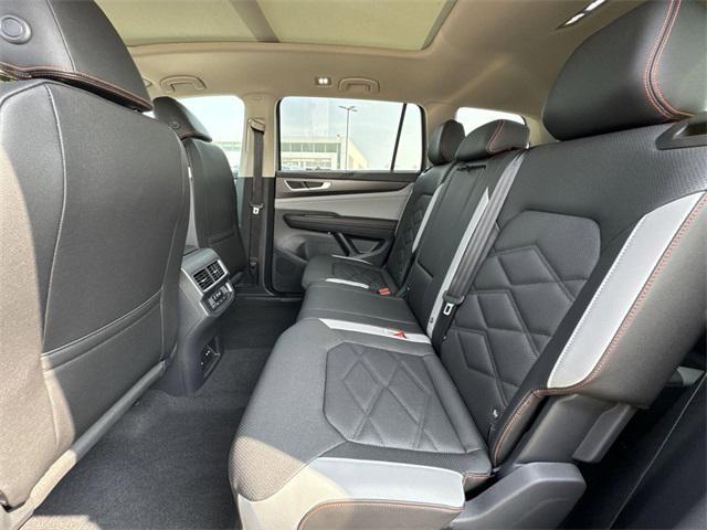 new 2025 Volkswagen Atlas car, priced at $50,101