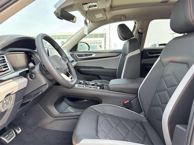new 2025 Volkswagen Atlas car, priced at $50,101