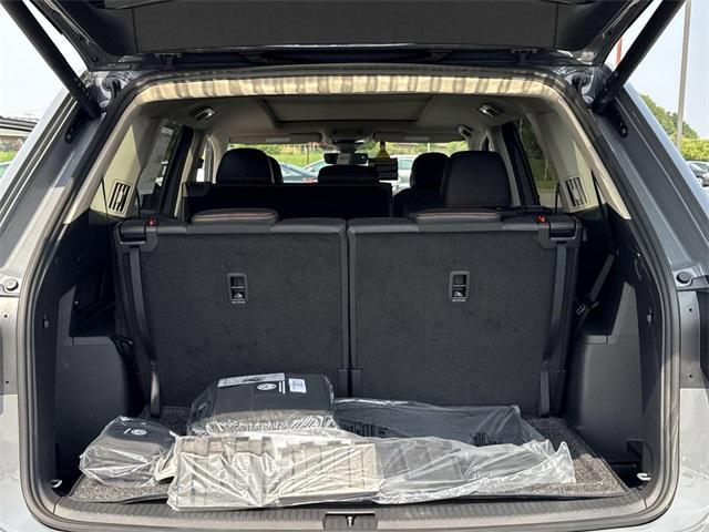 new 2025 Volkswagen Atlas car, priced at $50,101