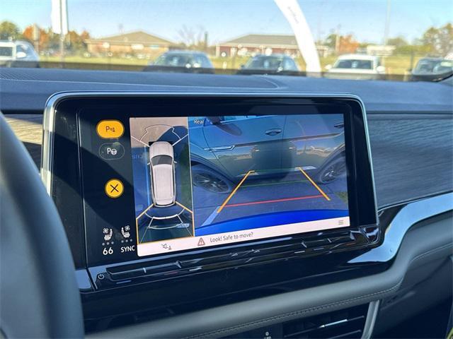 new 2025 Volkswagen Atlas car, priced at $56,196