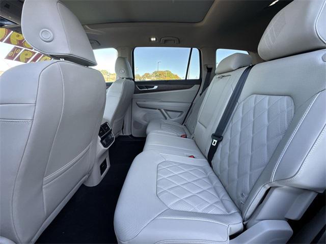 new 2025 Volkswagen Atlas car, priced at $56,196