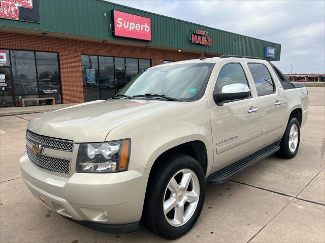 used 2007 Chevrolet Avalanche car, priced at $8,550