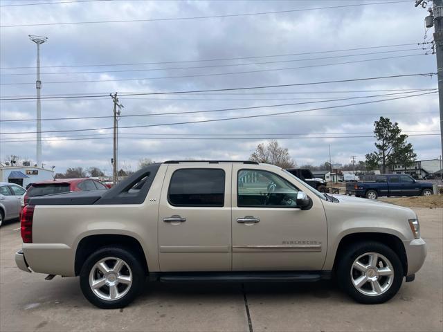 used 2007 Chevrolet Avalanche car, priced at $8,550