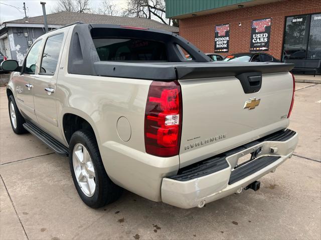 used 2007 Chevrolet Avalanche car, priced at $8,550