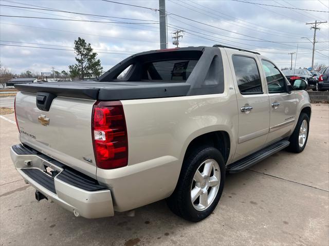 used 2007 Chevrolet Avalanche car, priced at $8,550