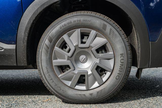 new 2025 Nissan Kicks car, priced at $24,378