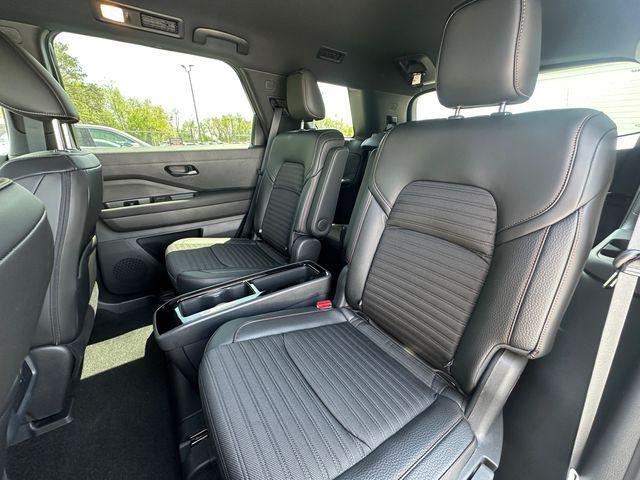 new 2025 Nissan Pathfinder car, priced at $44,175
