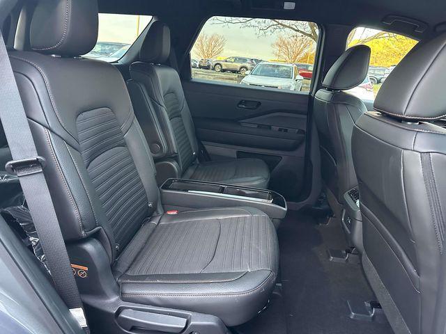 new 2025 Nissan Pathfinder car, priced at $37,557